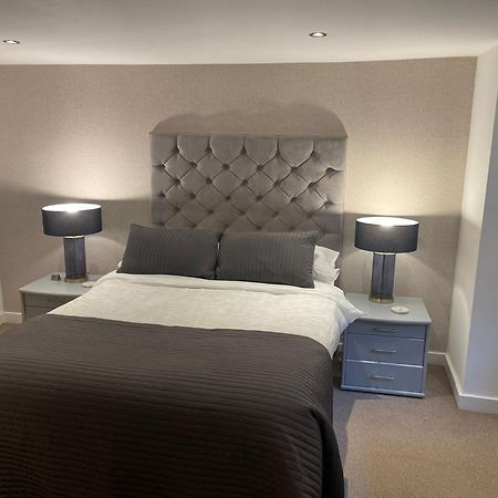 Spacious Central 2Bed Apartment Wilmslow Dış mekan fotoğraf
