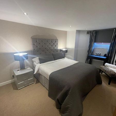 Spacious Central 2Bed Apartment Wilmslow Dış mekan fotoğraf