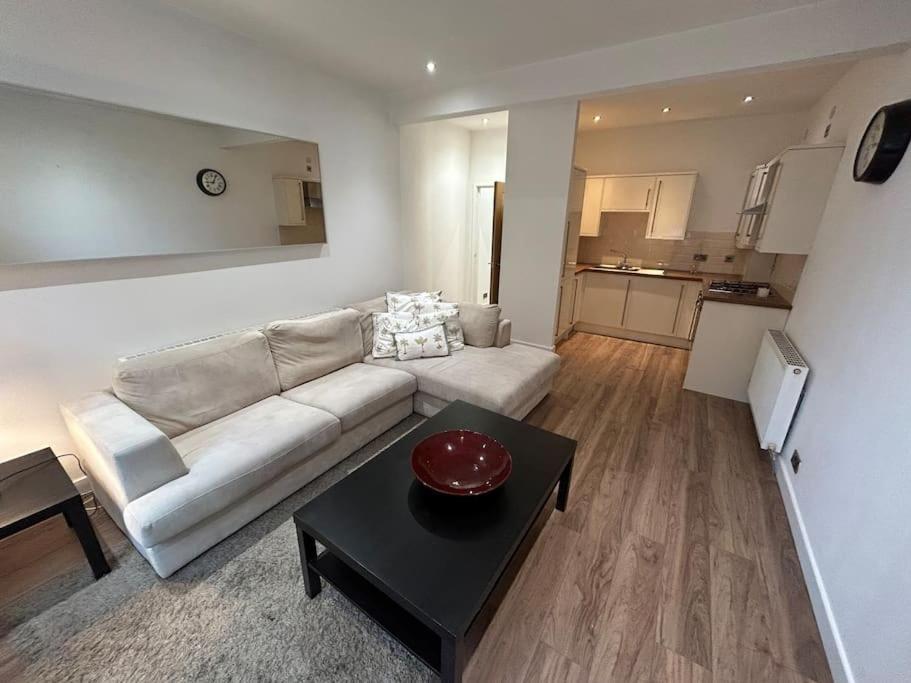 Spacious Central 2Bed Apartment Wilmslow Dış mekan fotoğraf