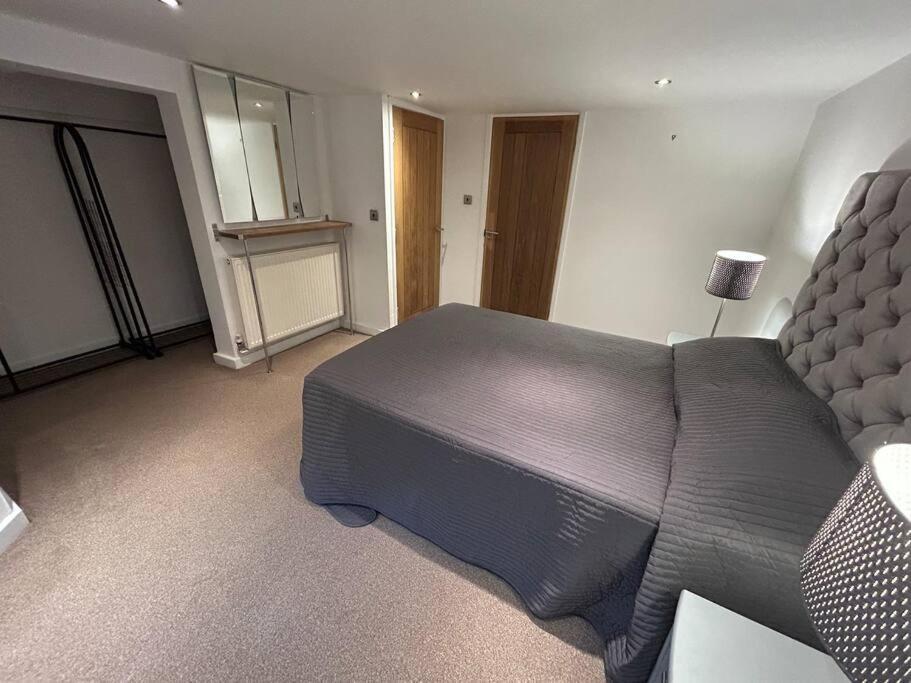 Spacious Central 2Bed Apartment Wilmslow Dış mekan fotoğraf