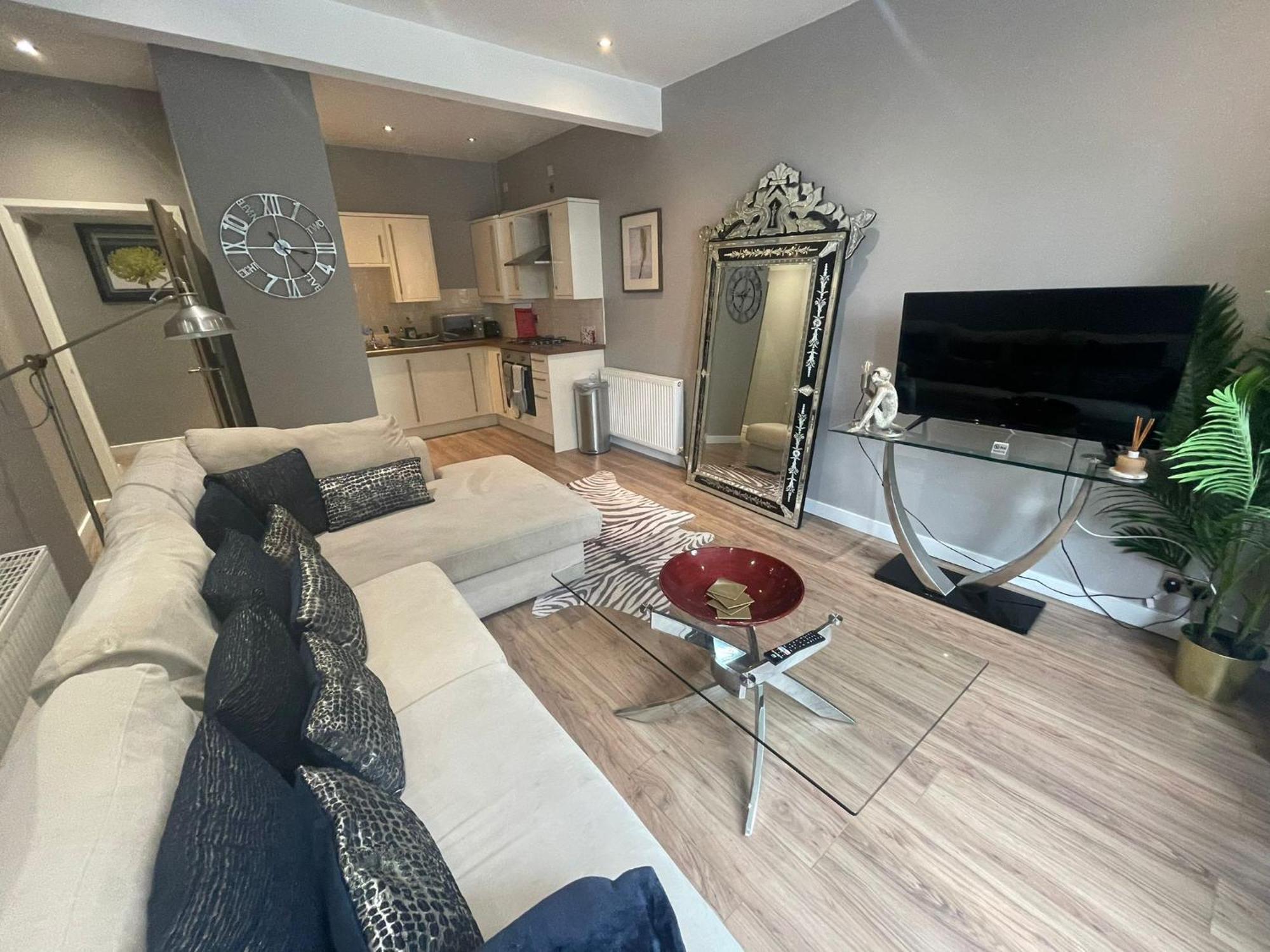 Spacious Central 2Bed Apartment Wilmslow Dış mekan fotoğraf